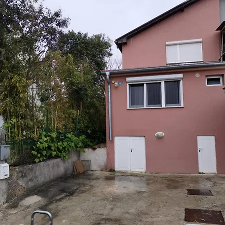 Lalisa Apartment *